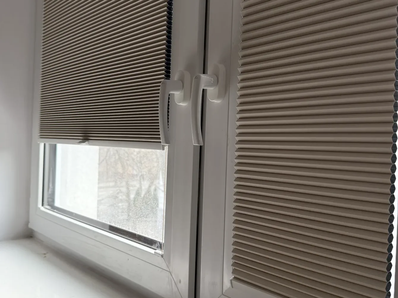 Plisa w drzwiach balkonowych, zasłonięcie od dołu, realizacja Modern Line
