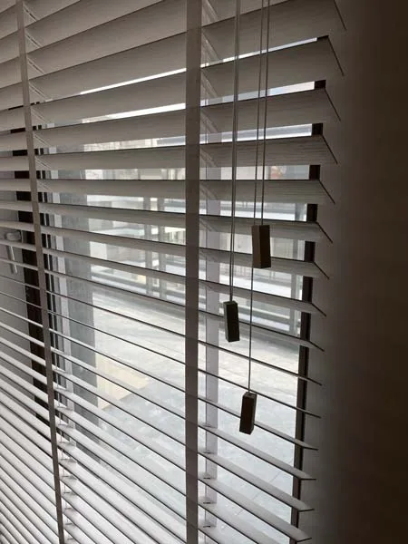 Żaluzje aluminiowe w kuchni, realizacja Modern Line
